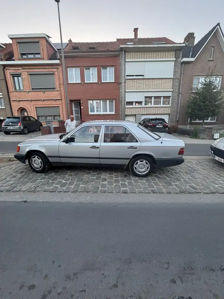 Mercedes-Benz E 200, foto 7