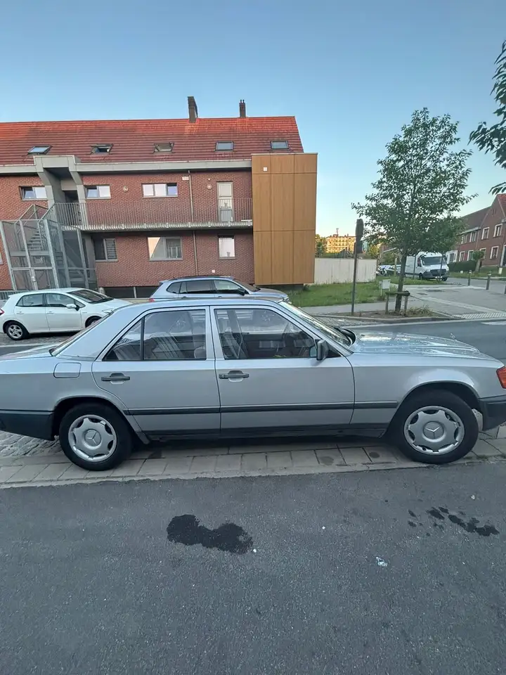 Mercedes-Benz E 200, foto 8