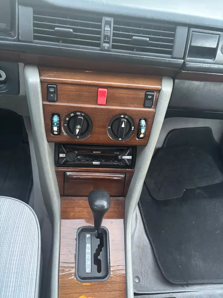 Mercedes-Benz E 200, foto 3