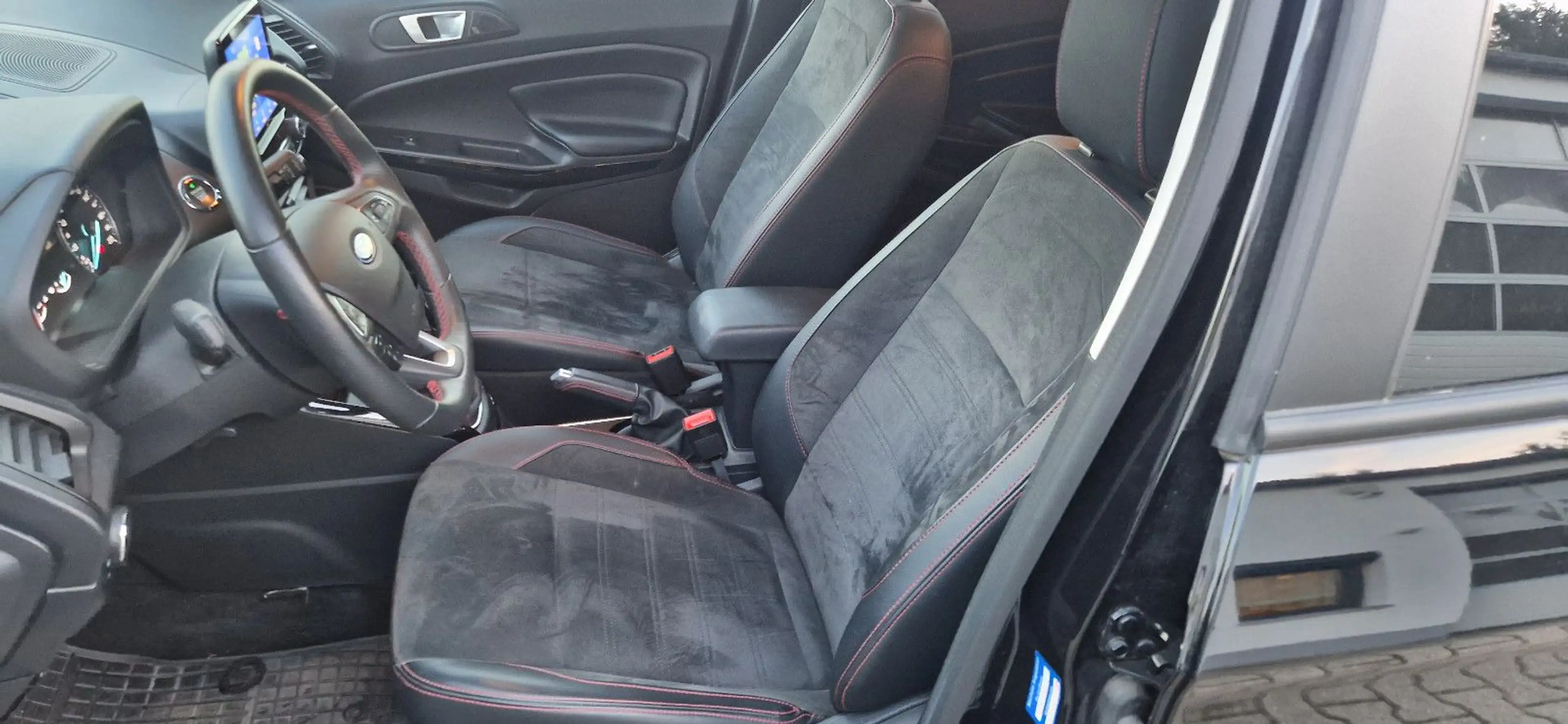 Ford EcoSport ST-Line — photo 9