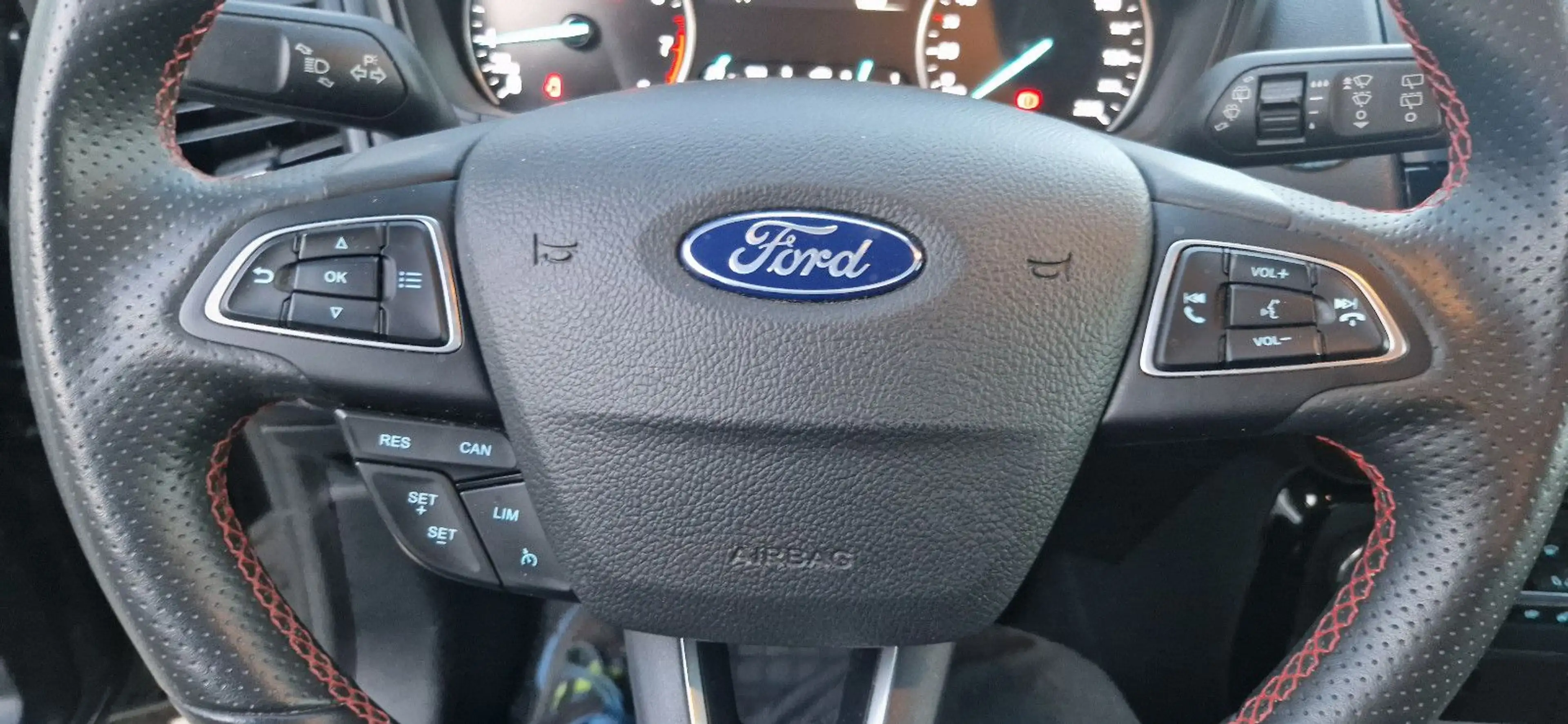 Ford EcoSport ST-Line — photo 15
