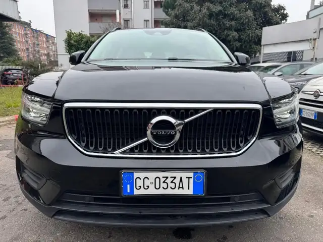 Volvo XC40 view 2