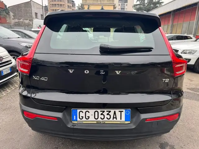 Volvo XC40 view 6