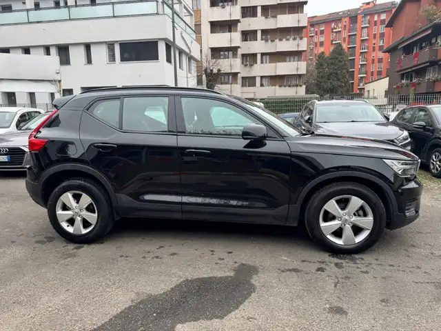 Volvo XC40 view 4