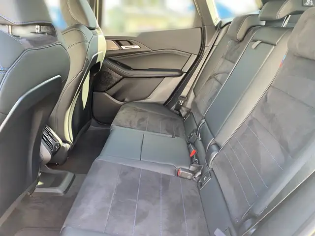 BMW 2 Series view 11