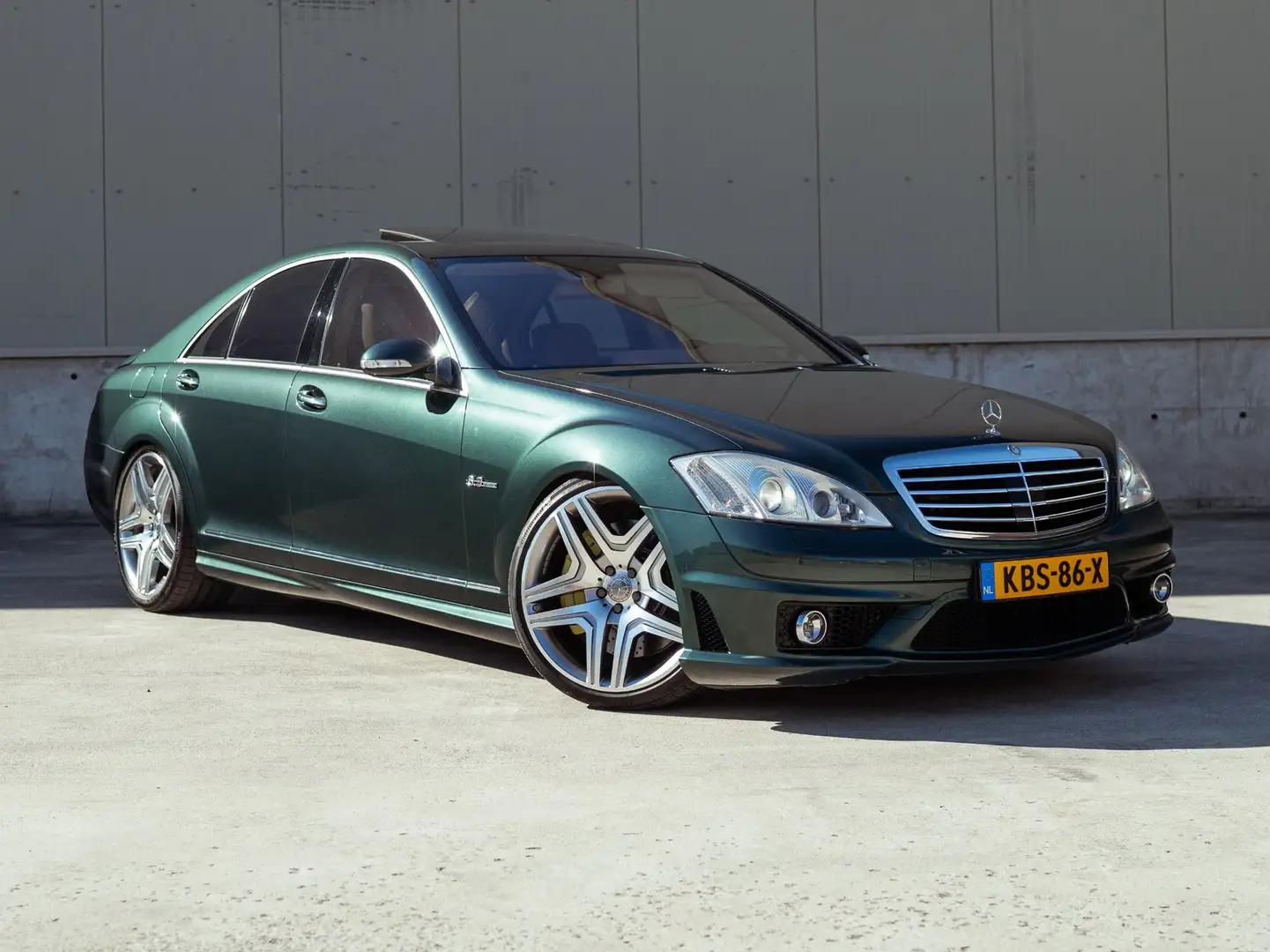 Mercedes-Benz S 63 AMG S63 6.2 V8 525PK (2007) | Distronic Plus | Night V Grün - 1