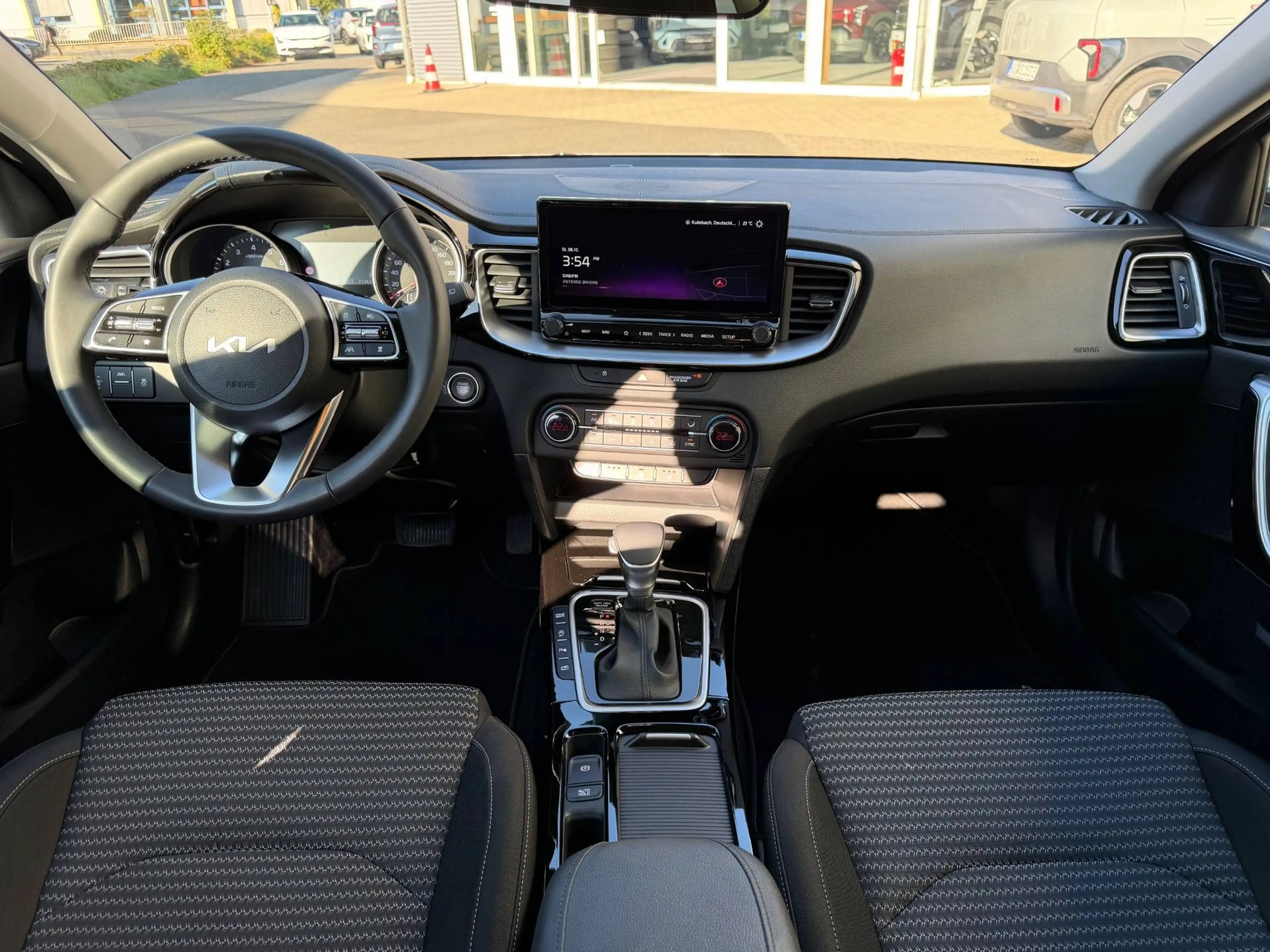 Kia Ceed SW / cee'd SW Ultimate Edition #Allwetterreifen #Navi #Sitzheizung #Kamera — photo 9