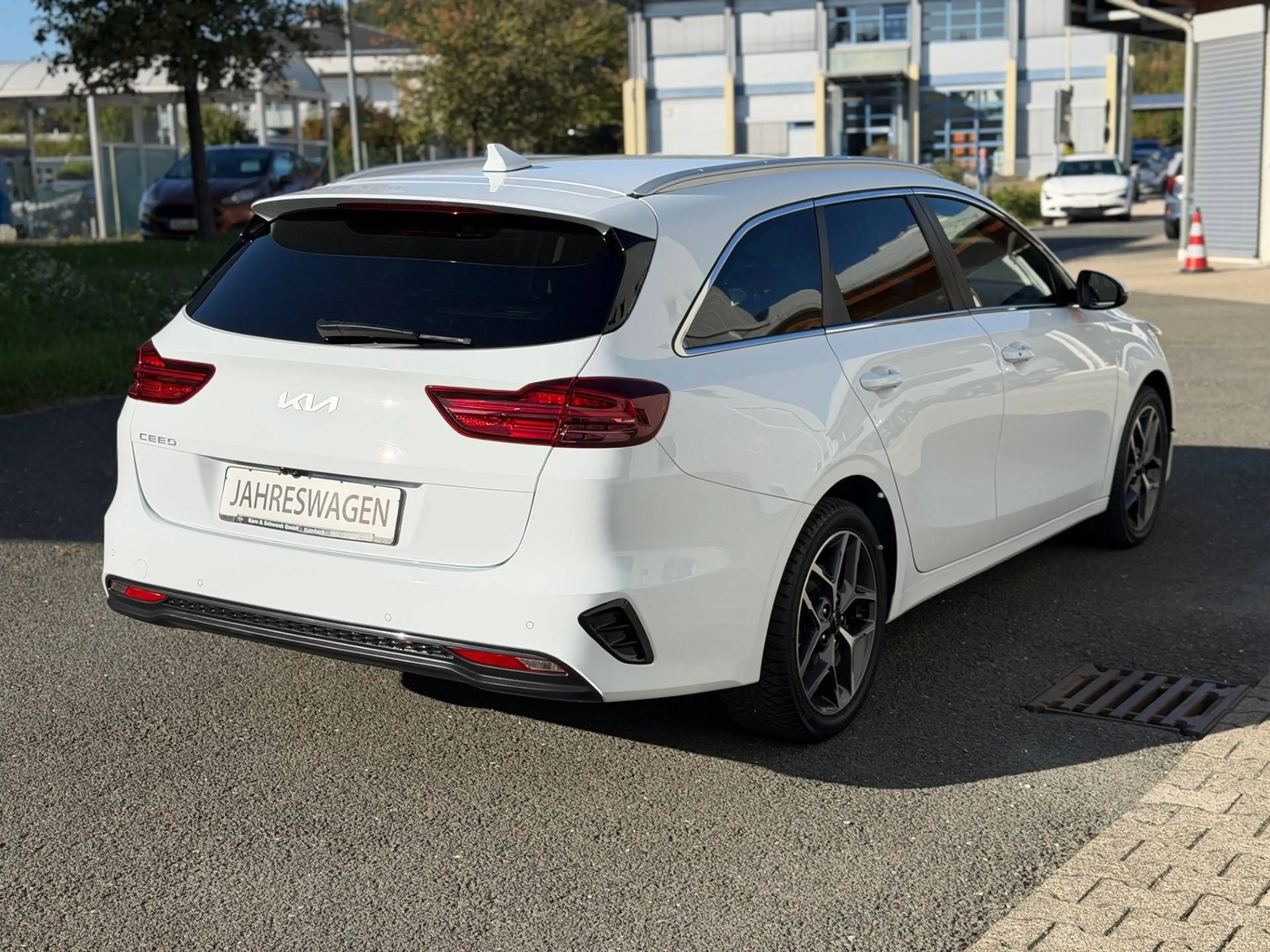 Kia Ceed SW / cee'd SW Ultimate Edition #Allwetterreifen #Navi #Sitzheizung #Kamera — photo 4