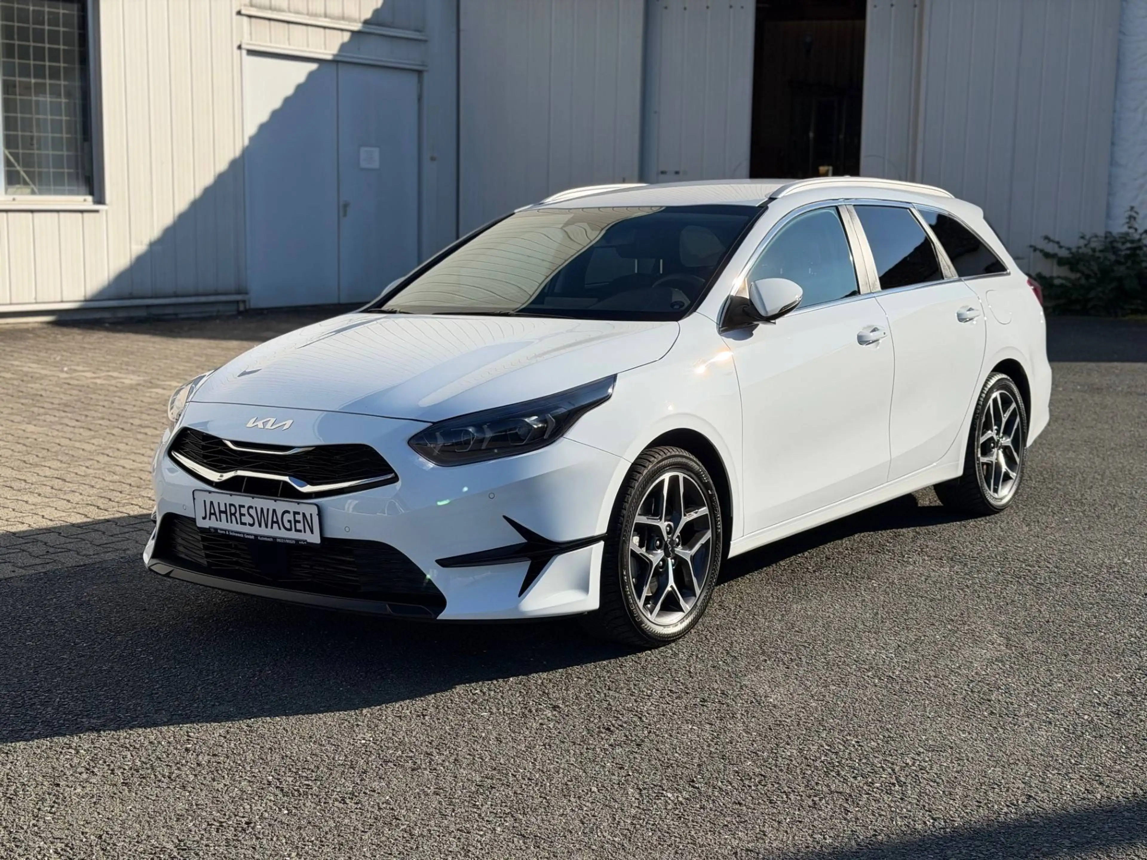 Kia Ceed SW / cee'd SW Ultimate Edition #Allwetterreifen #Navi #Sitzheizung #Kamera — photo 2