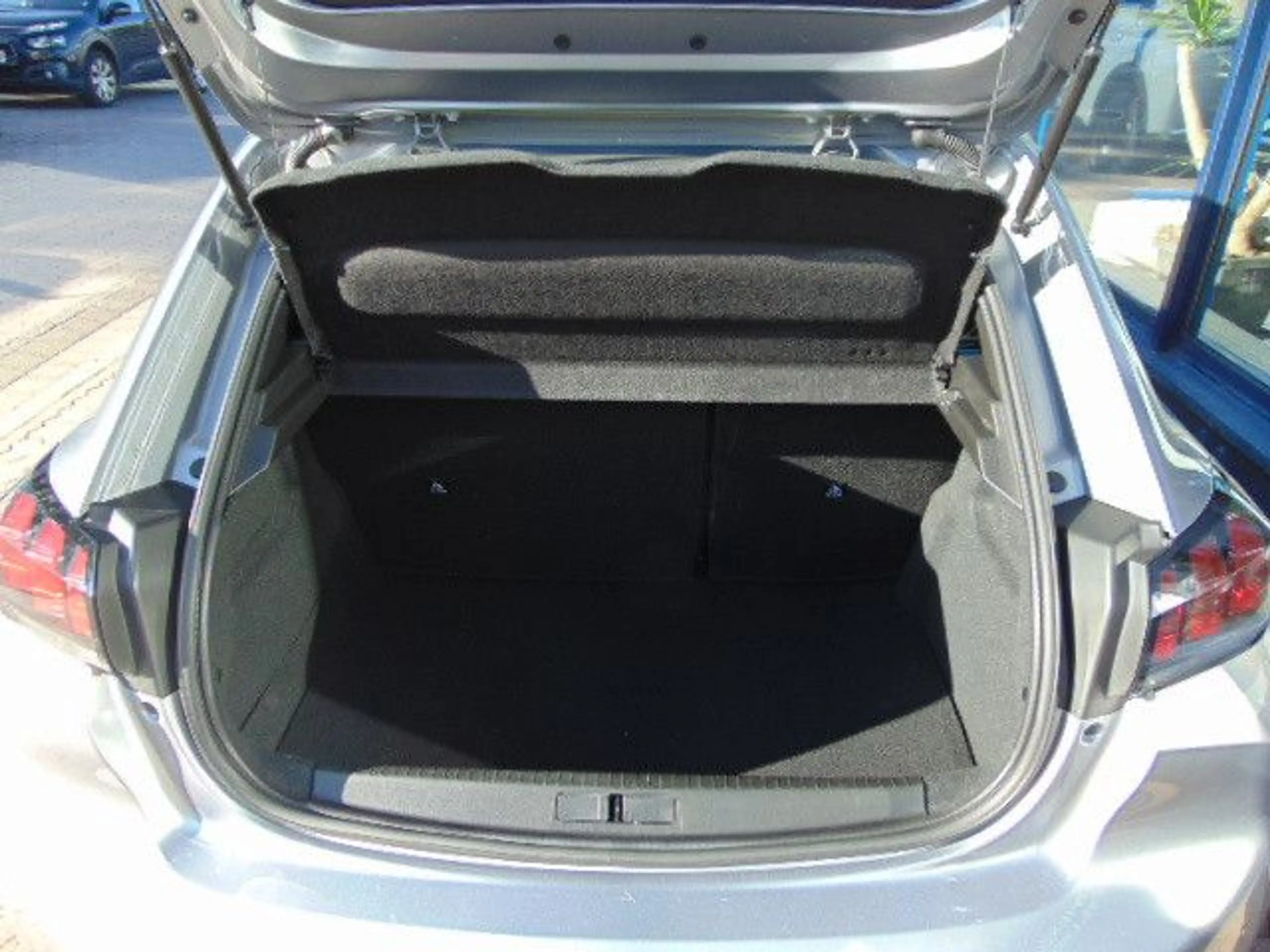 Peugeot 208 Active Pack — photo 12