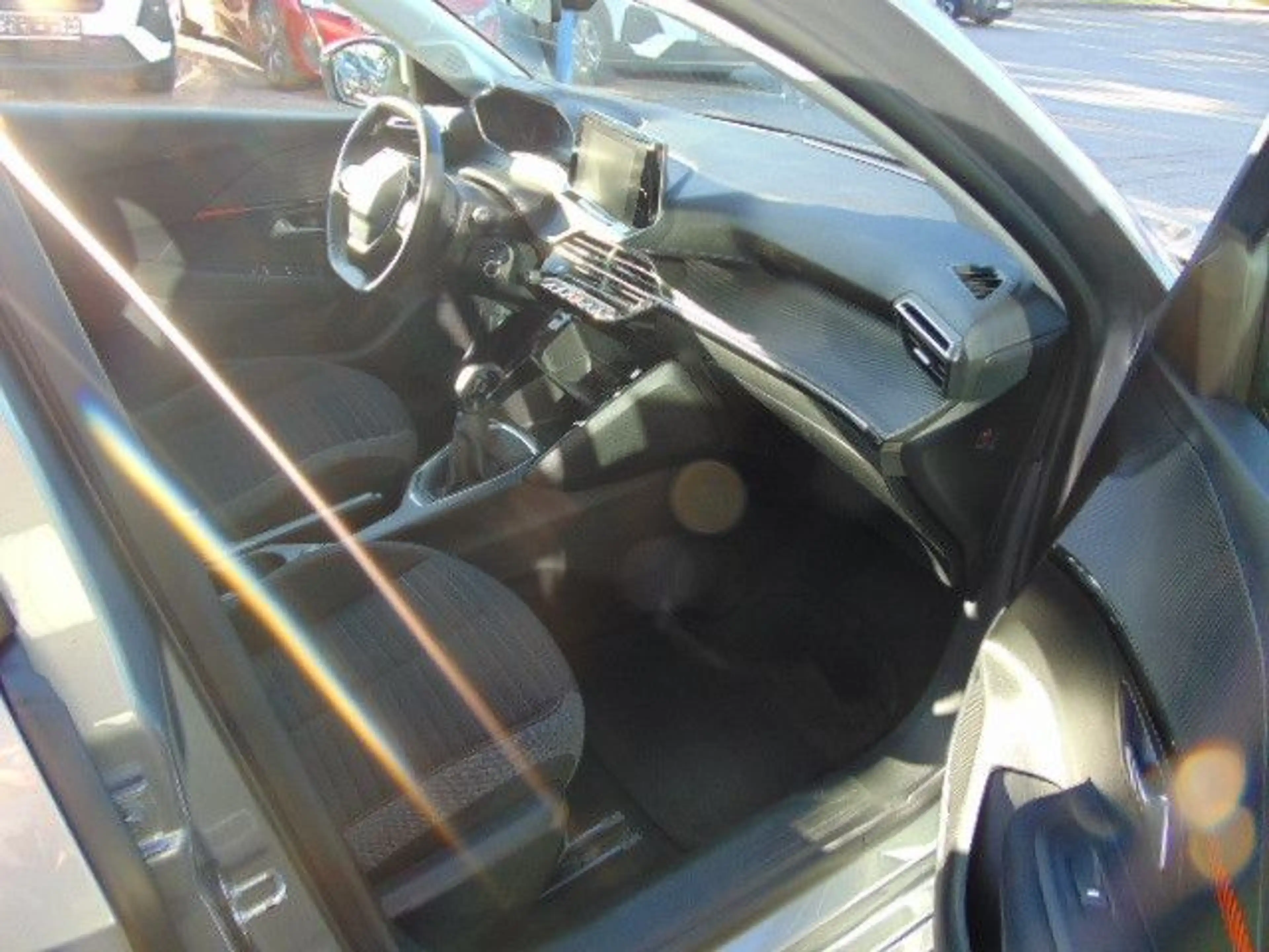 Peugeot 208 Active Pack — photo 9
