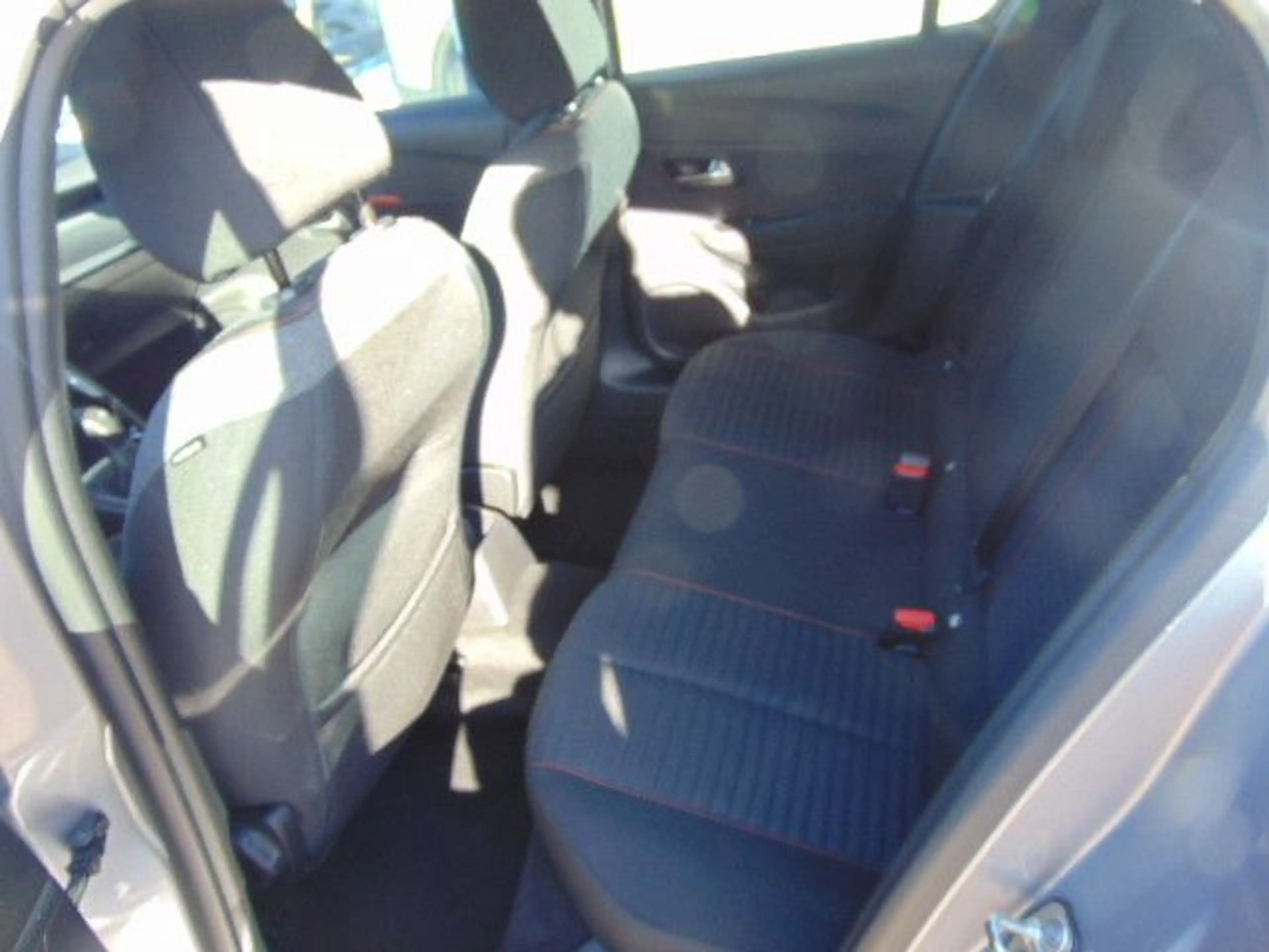 Peugeot 208 Active Pack — photo 11