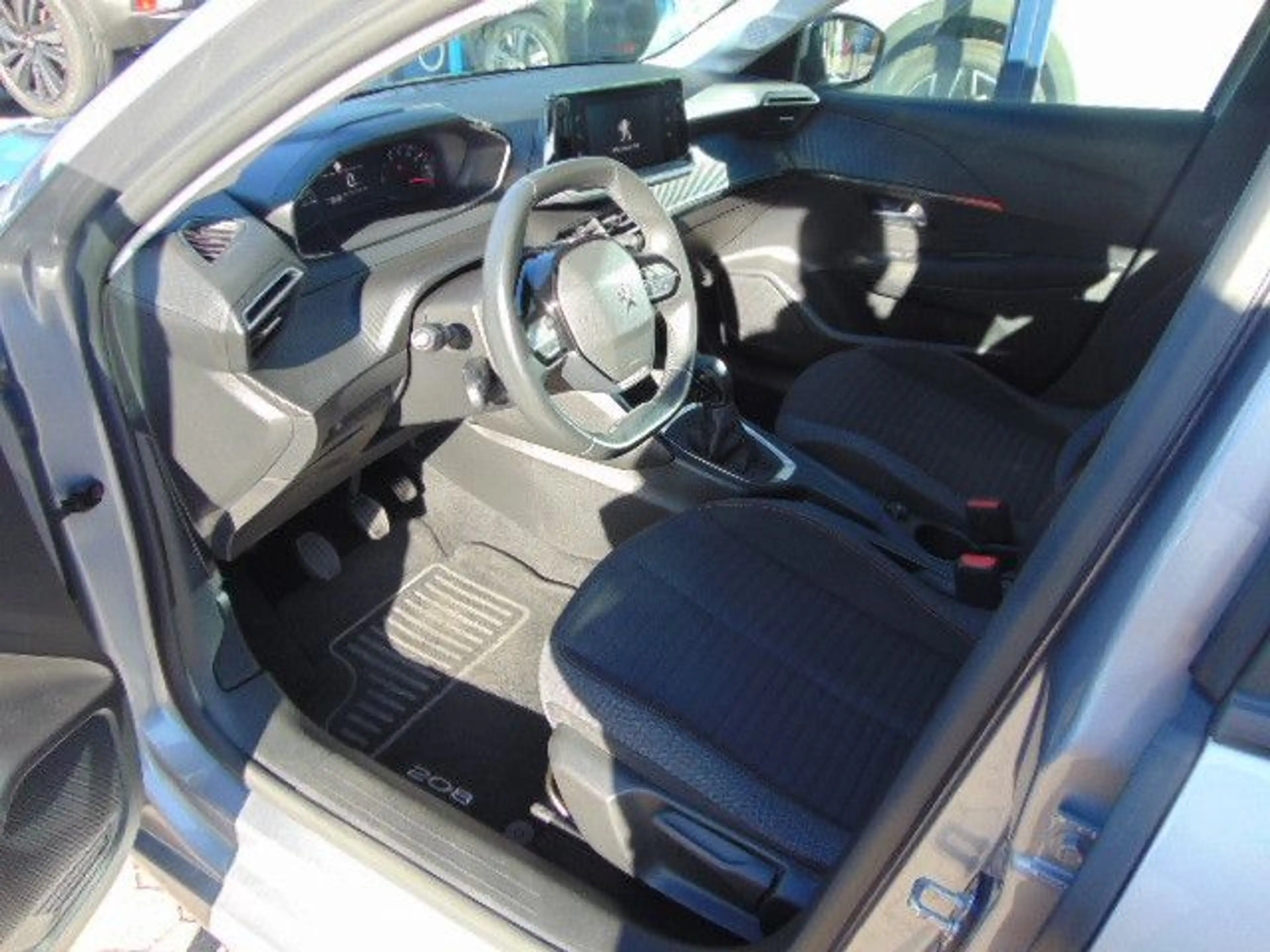 Peugeot 208 Active Pack — photo 8