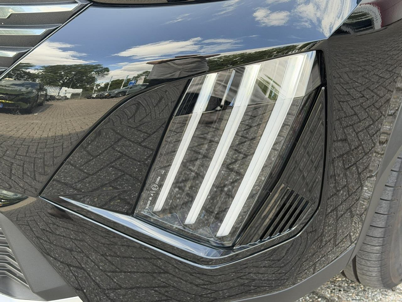 Peugeot 2008 1.2 Hybrid 145 GT | Alcantara Executive Interior | — photo 11