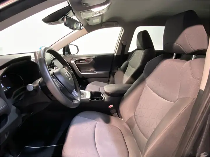 Toyota RAV4 2022, foto 12