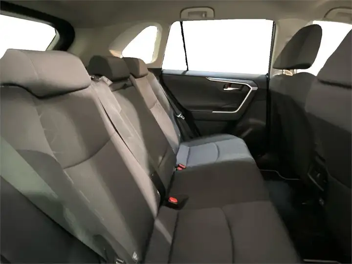 Toyota RAV4 2022, foto 7