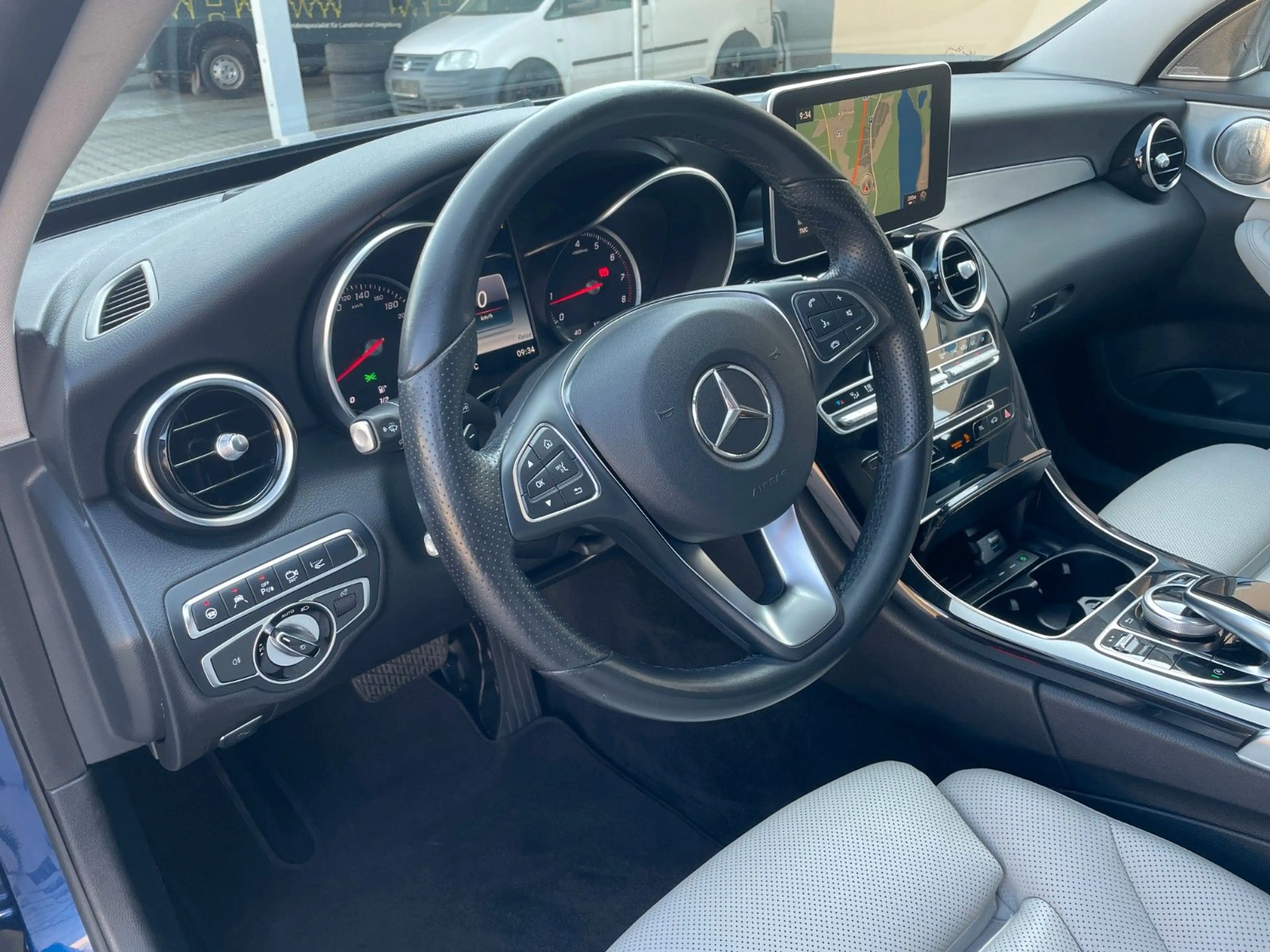 Mercedes-Benz C 300 T Avantgarde LED COMAND ILS 360° Burmester — photo 9