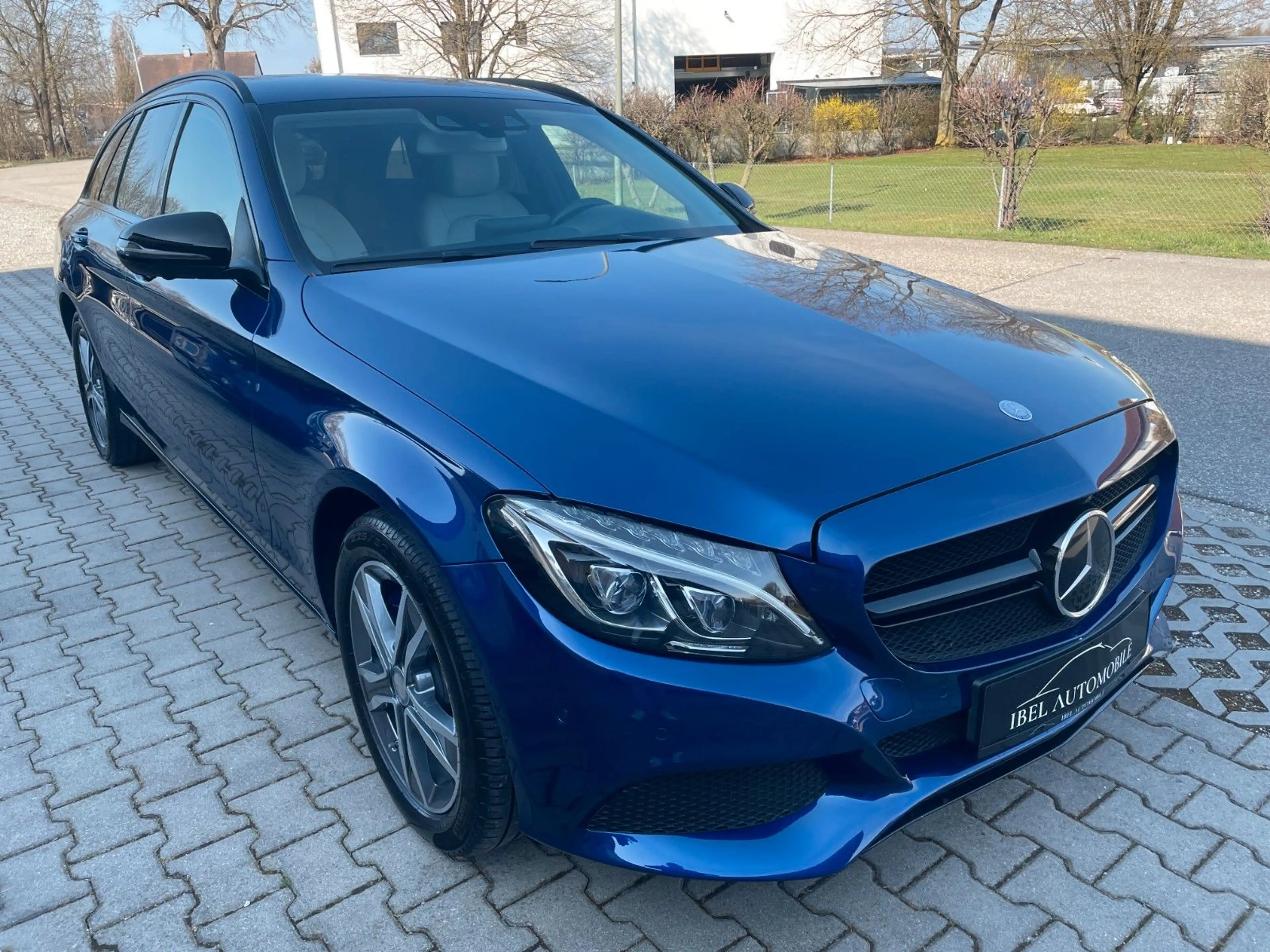 Mercedes-Benz C 300 T Avantgarde LED COMAND ILS 360° Burmester — photo 6