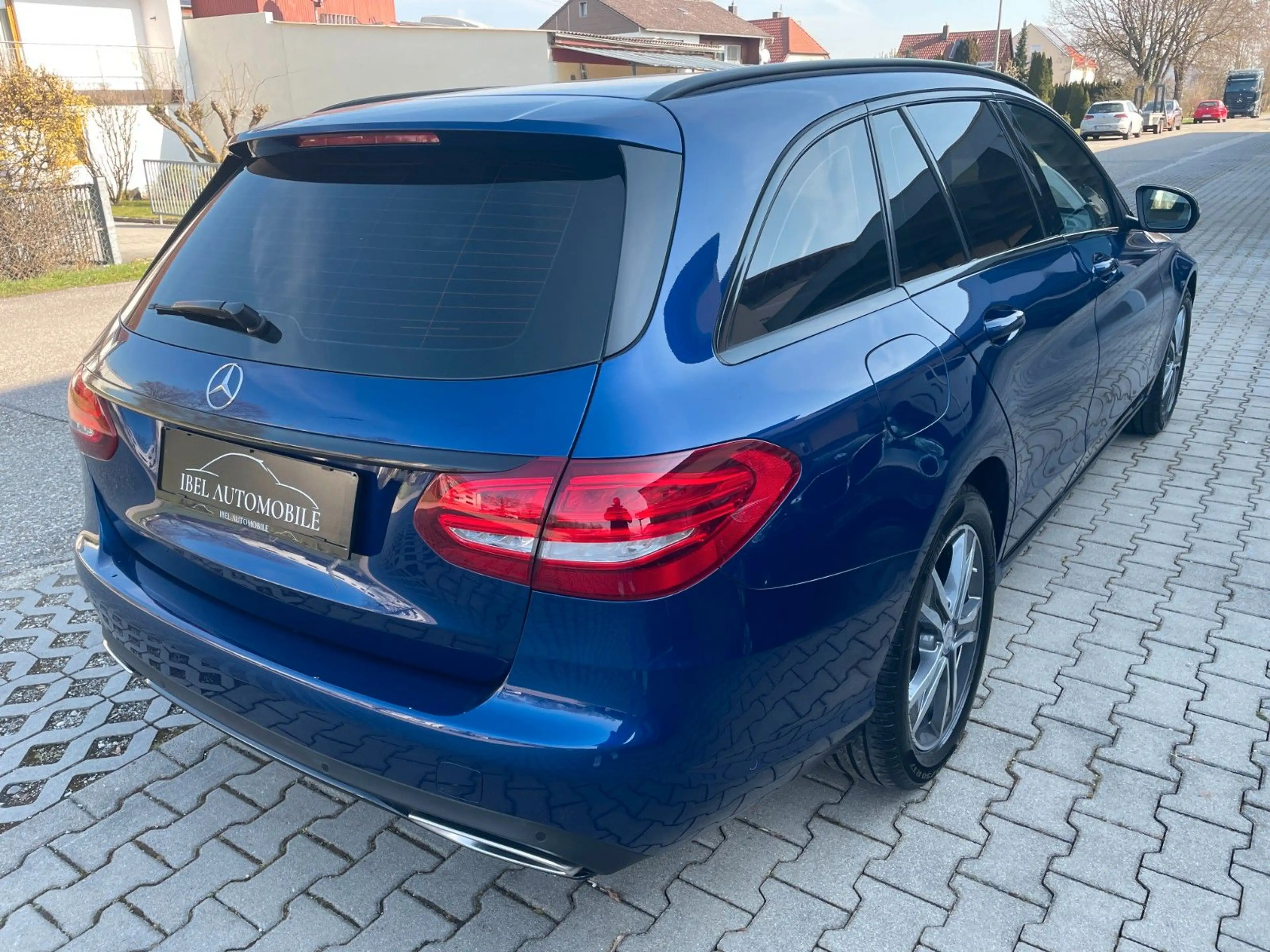 Mercedes-Benz C 300 T Avantgarde LED COMAND ILS 360° Burmester — photo 2