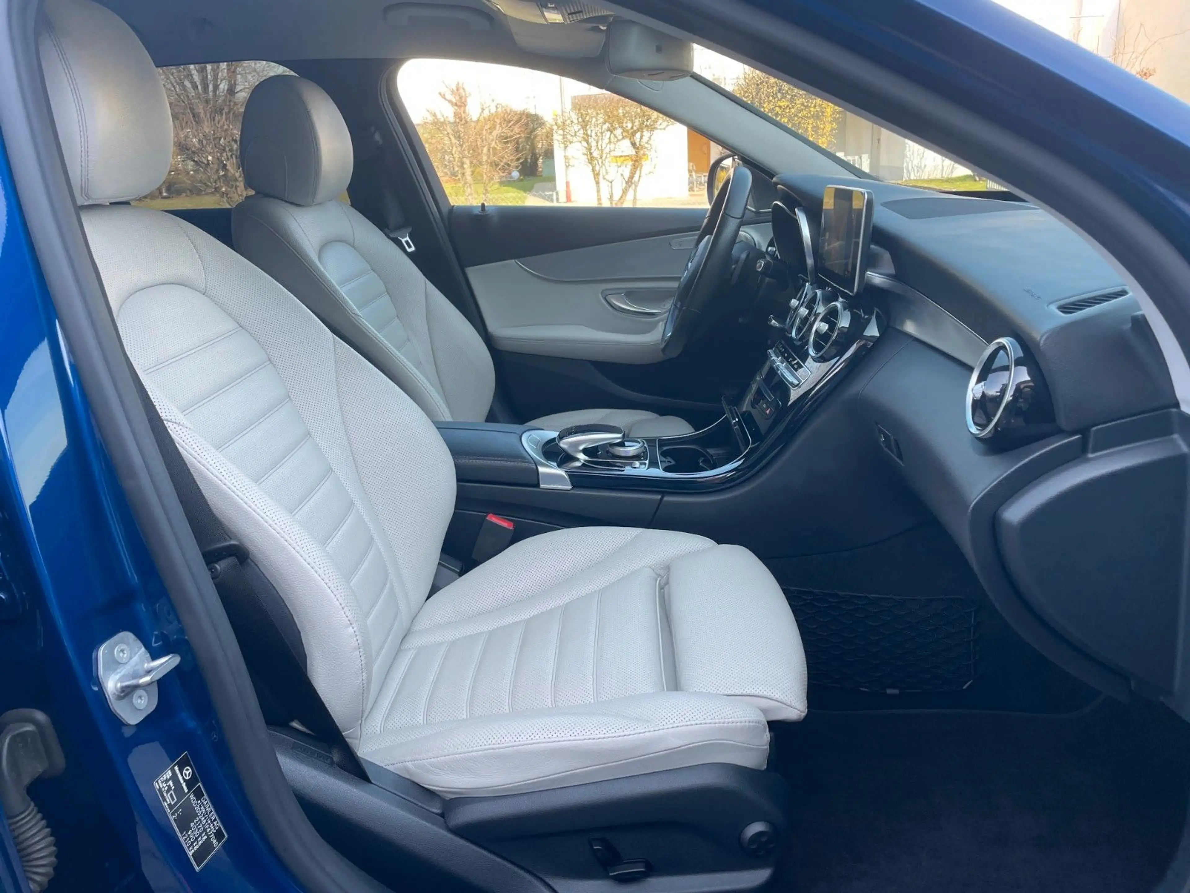 Mercedes-Benz C 300 T Avantgarde LED COMAND ILS 360° Burmester — photo 12
