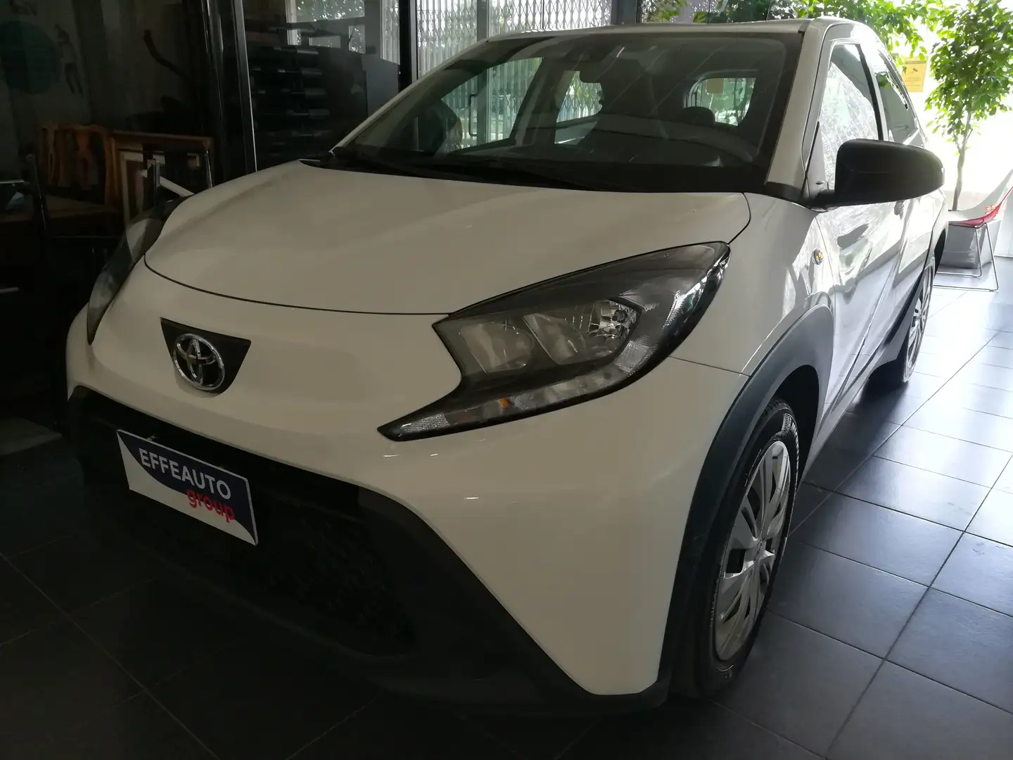 Toyota Aygo X 1.0  VVT-i Active 72cv 5 porte Wit - 1