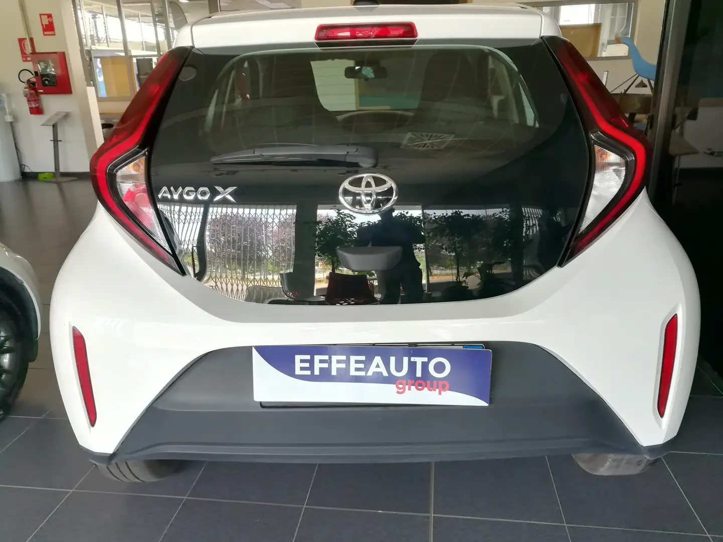 Toyota Aygo X 1.0  VVT-i Active 72cv 5 porte km. ZERO Bianco - 2