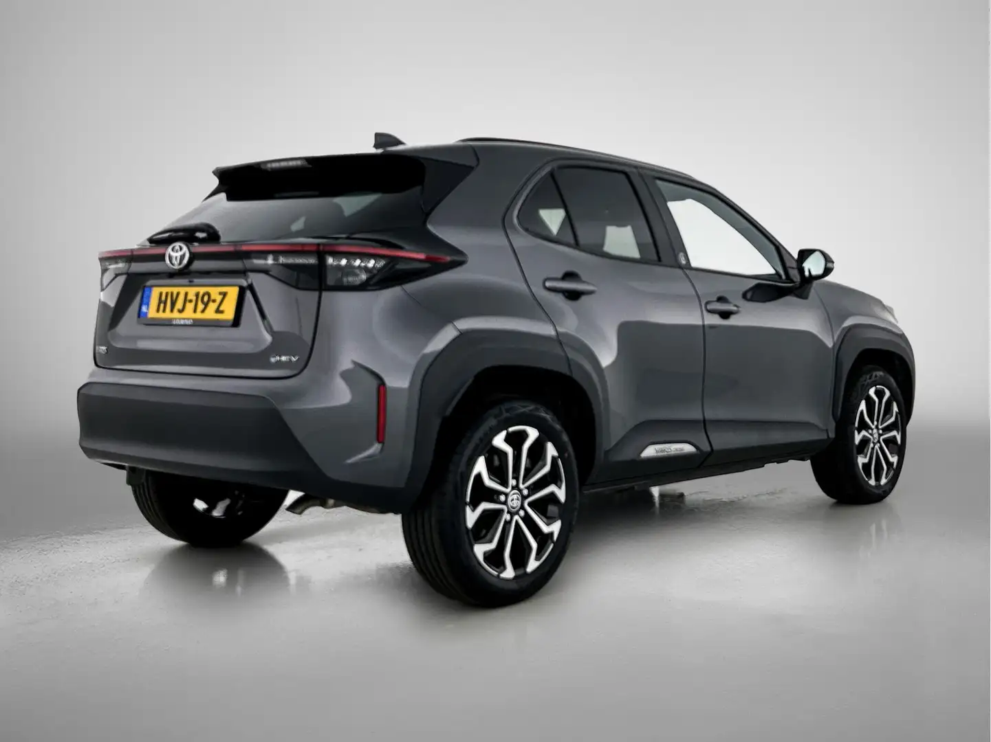 Toyota Yaris Cross 1.5 Hybrid 130 Dynamic Limited Info James tot maan Grijs - 2