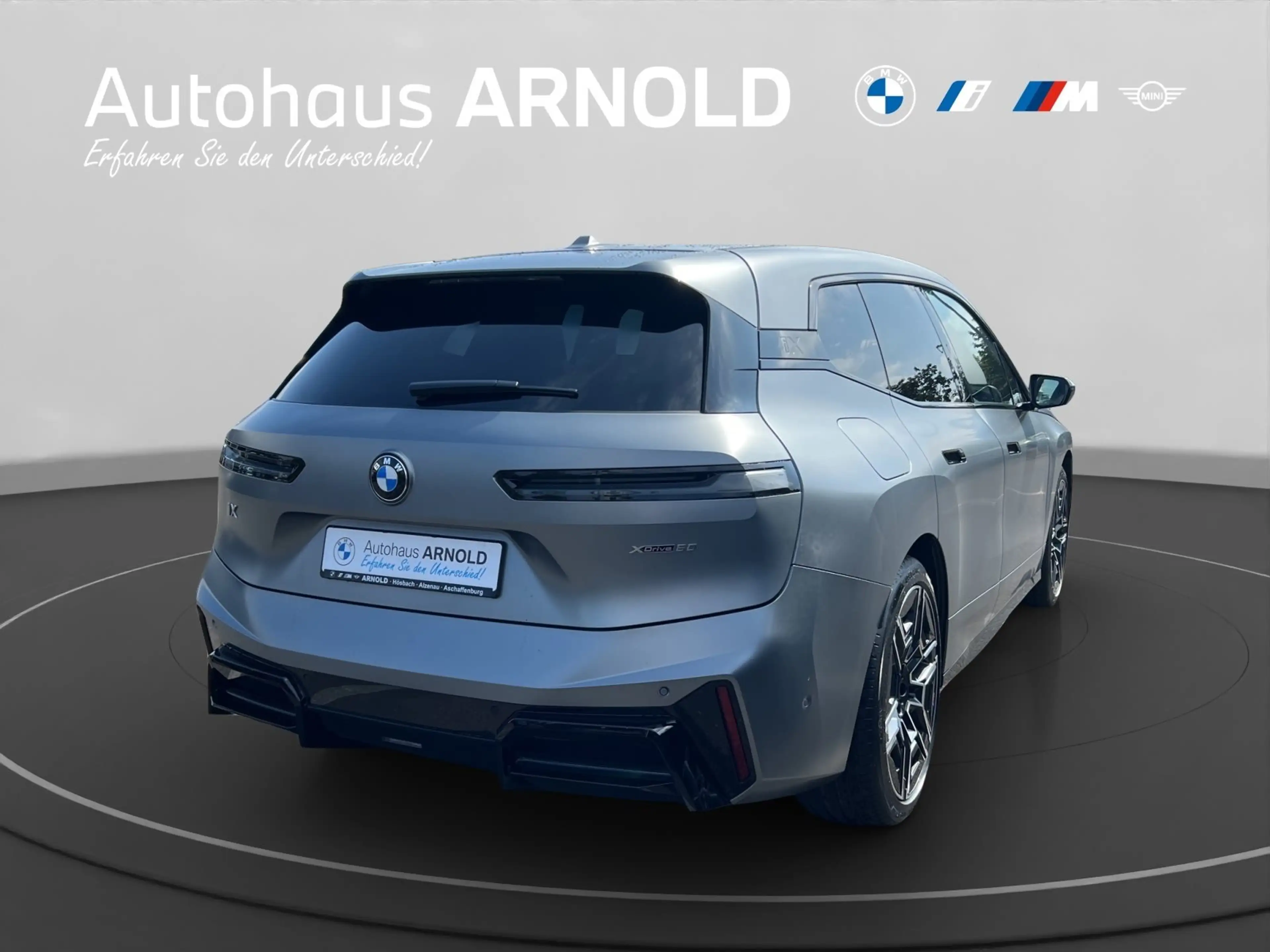 BMW iX xDrive60 — photo 4