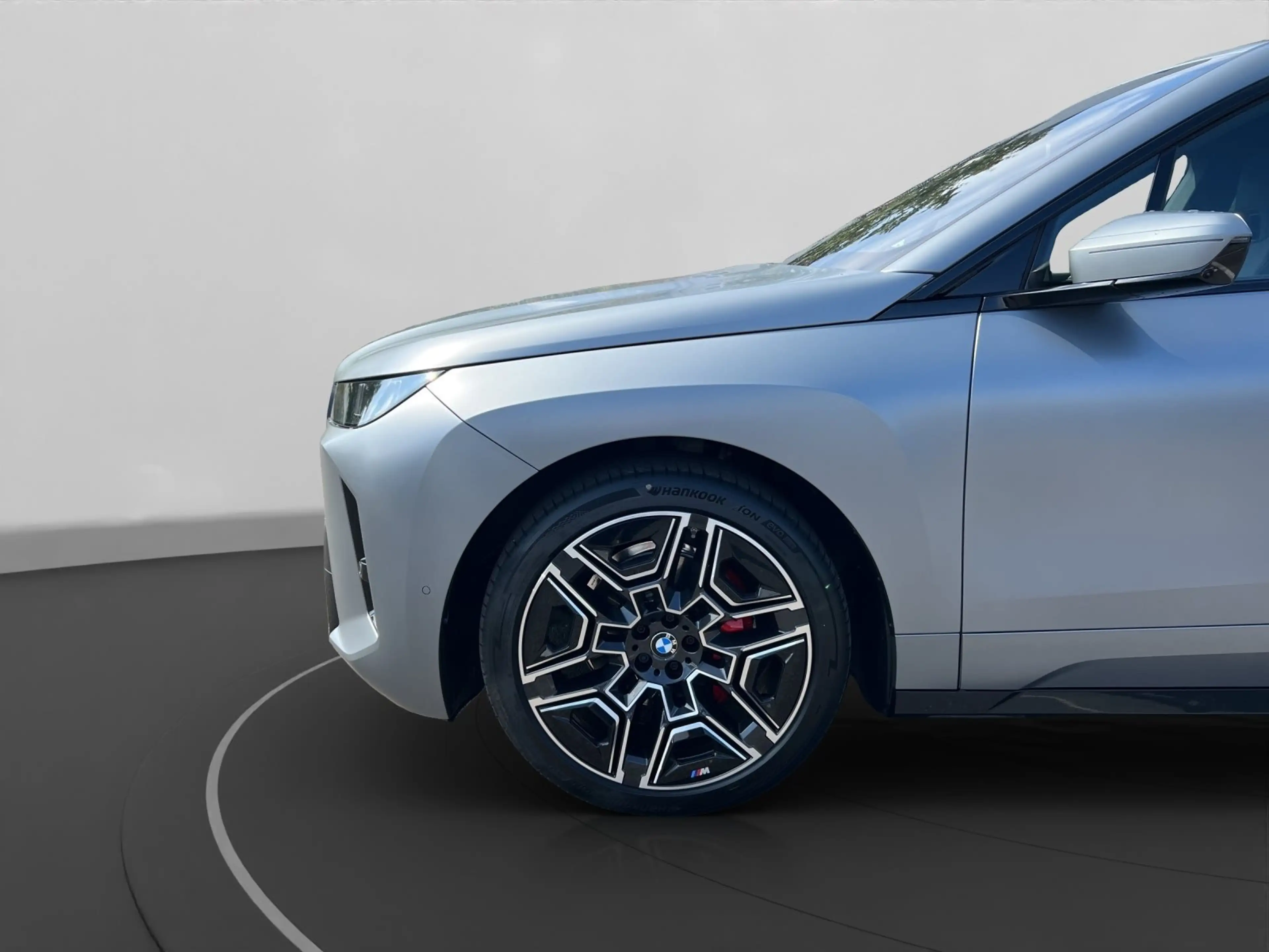 BMW iX xDrive60 — photo 14