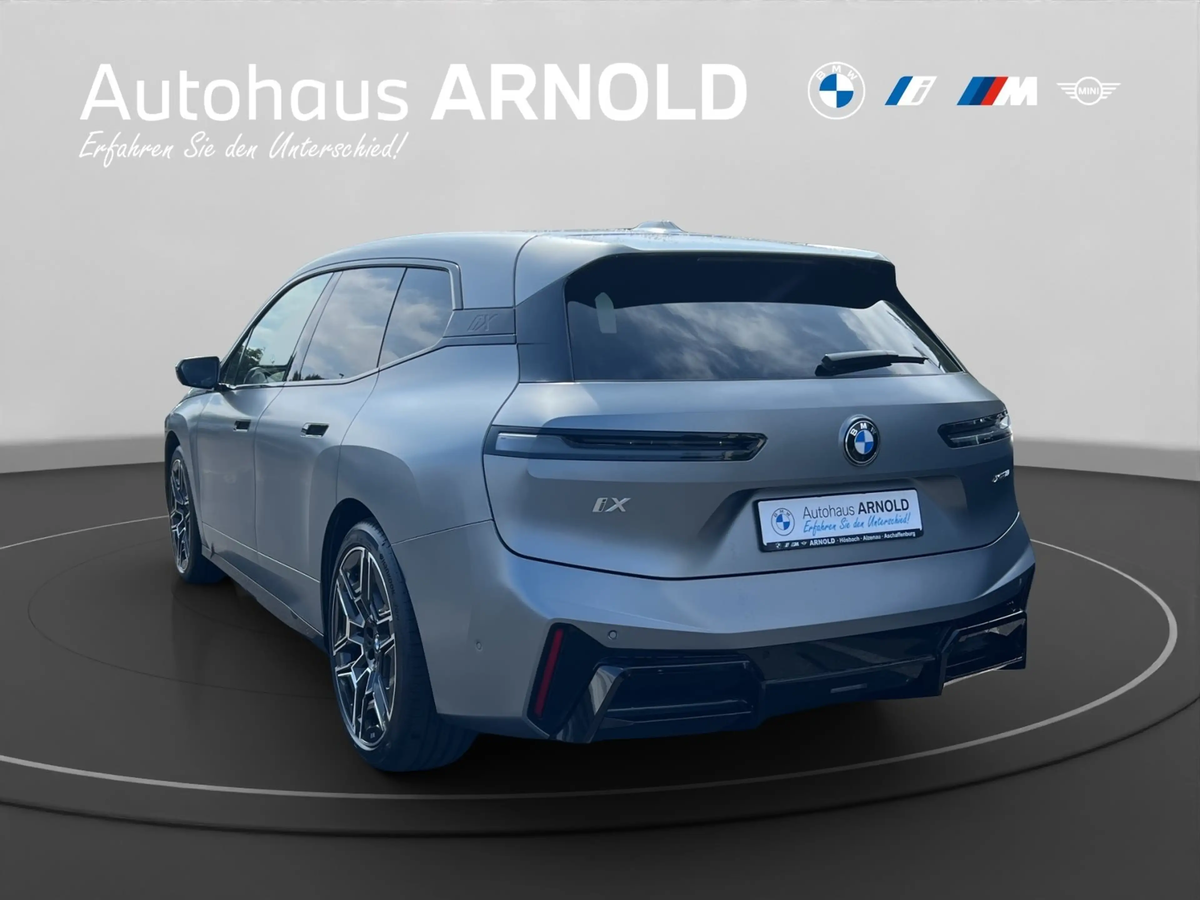 BMW iX xDrive60 — photo 6