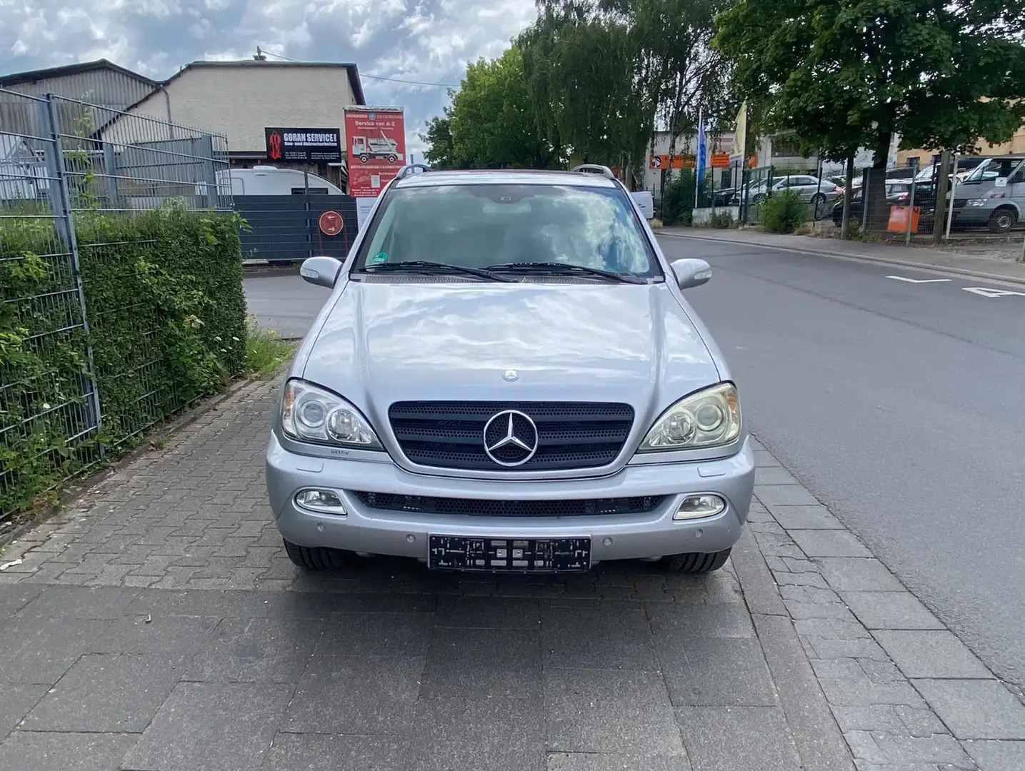 Mercedes-Benz ML 350 TÜV BIS 05/2027, SEHR GEPFLEGT Silber - 2