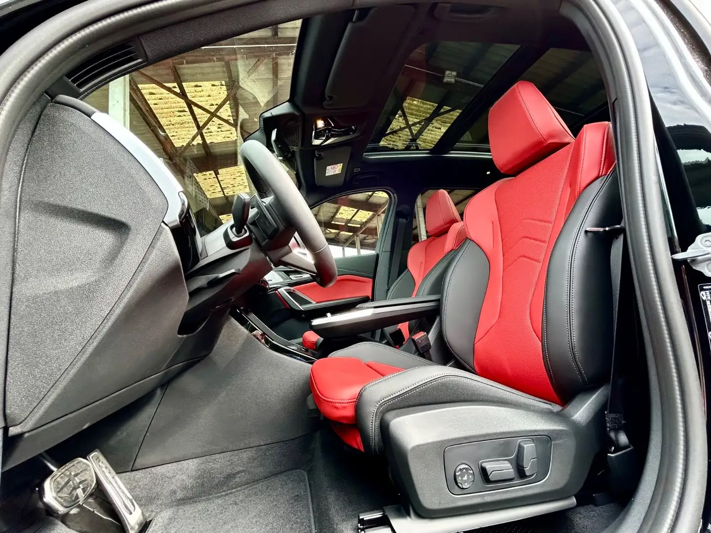 BMW X1 sDrive18i *M-SPORT*PANO*MEMORY*HEAD-UP* Zwart - 2