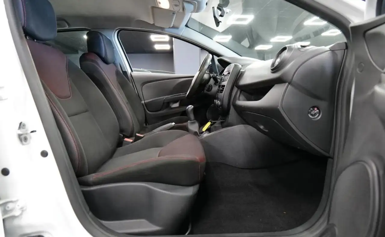 Renault Clio Citadine 5 portes — photo 17
