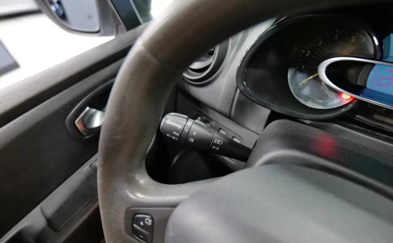 Renault Clio Citadine 5 portes — photo 31