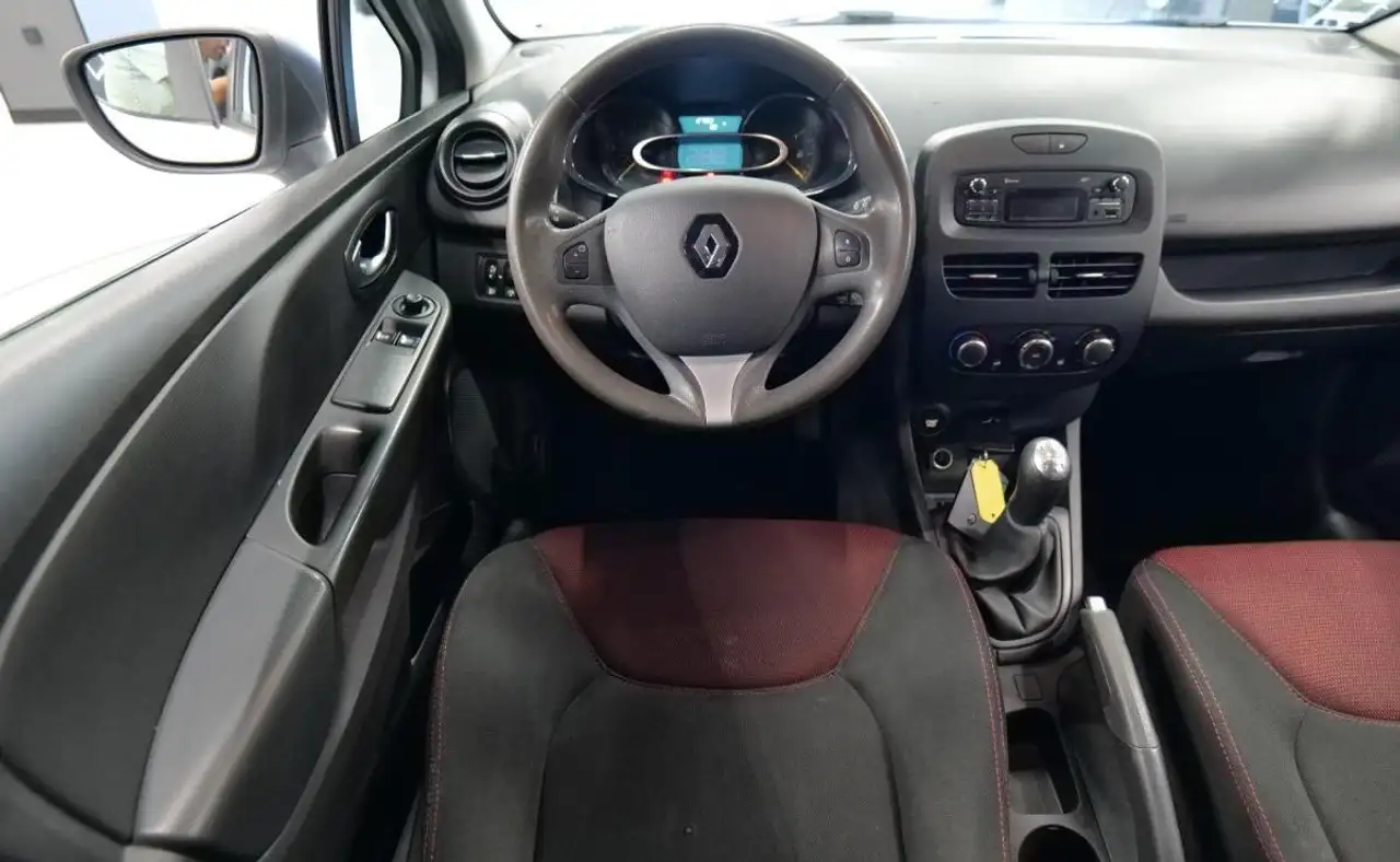 Renault Clio Citadine 5 portes — photo 27