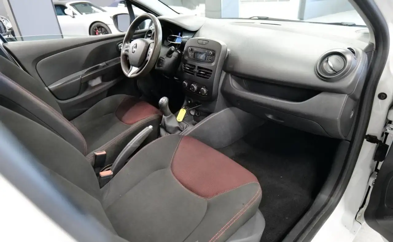 Renault Clio Citadine 5 portes — photo 16