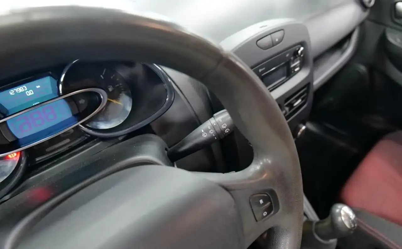 Renault Clio Citadine 5 portes — photo 32