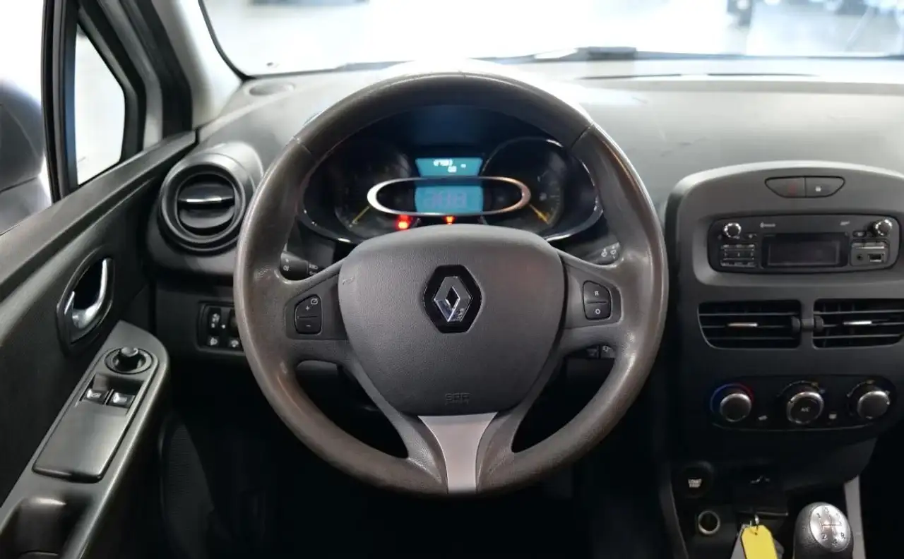 Renault Clio Citadine 5 portes — photo 28
