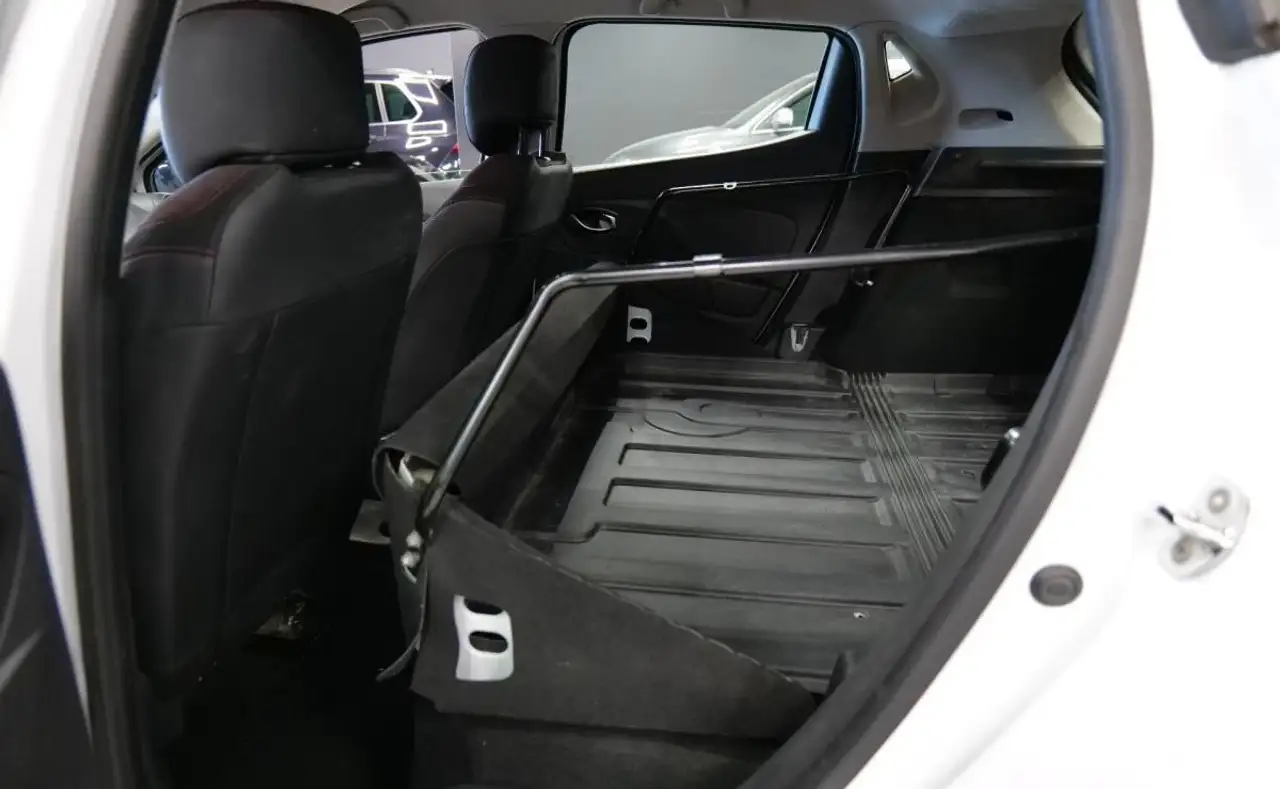 Renault Clio Citadine 5 portes — photo 23