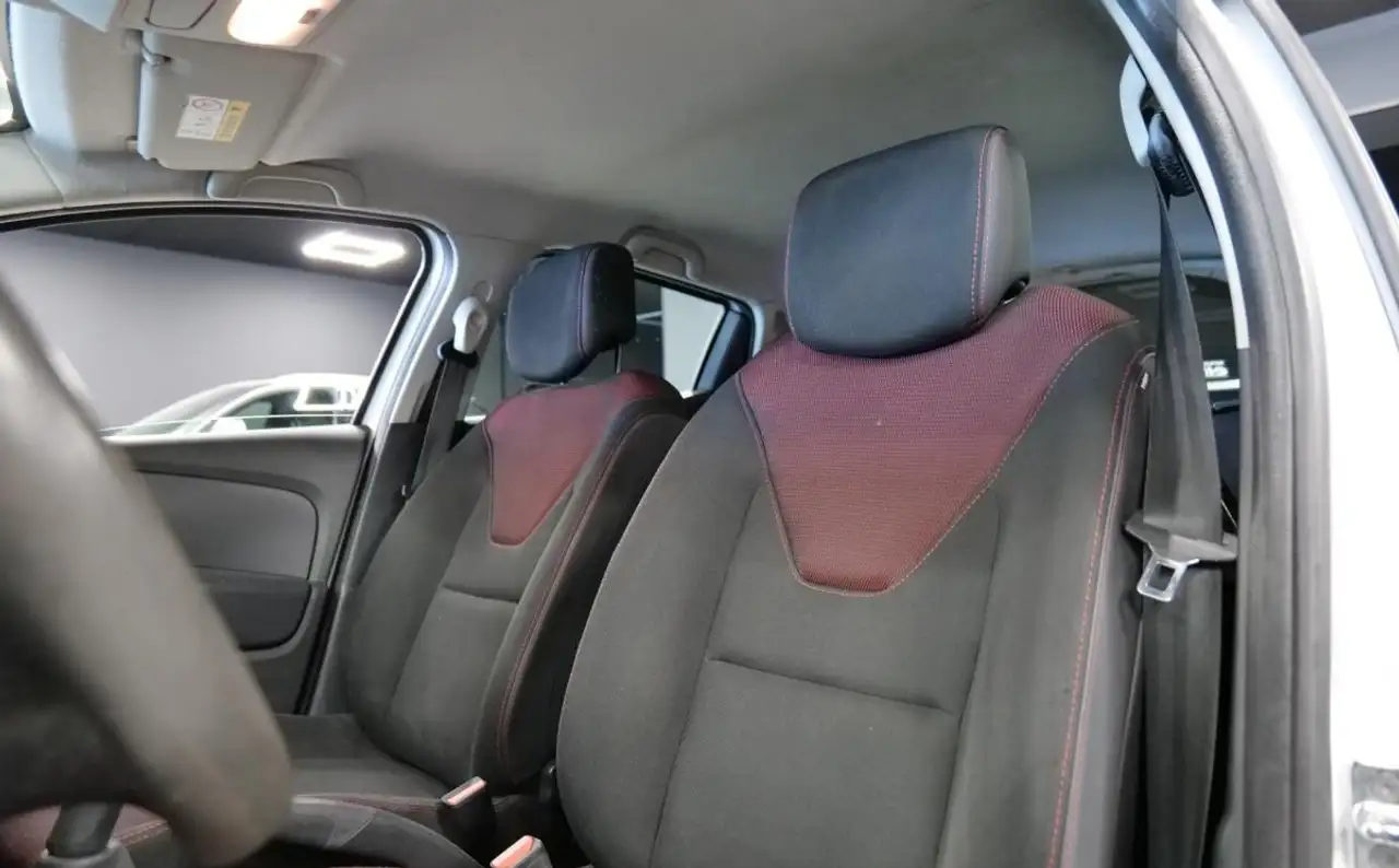 Renault Clio Citadine 5 portes — photo 22