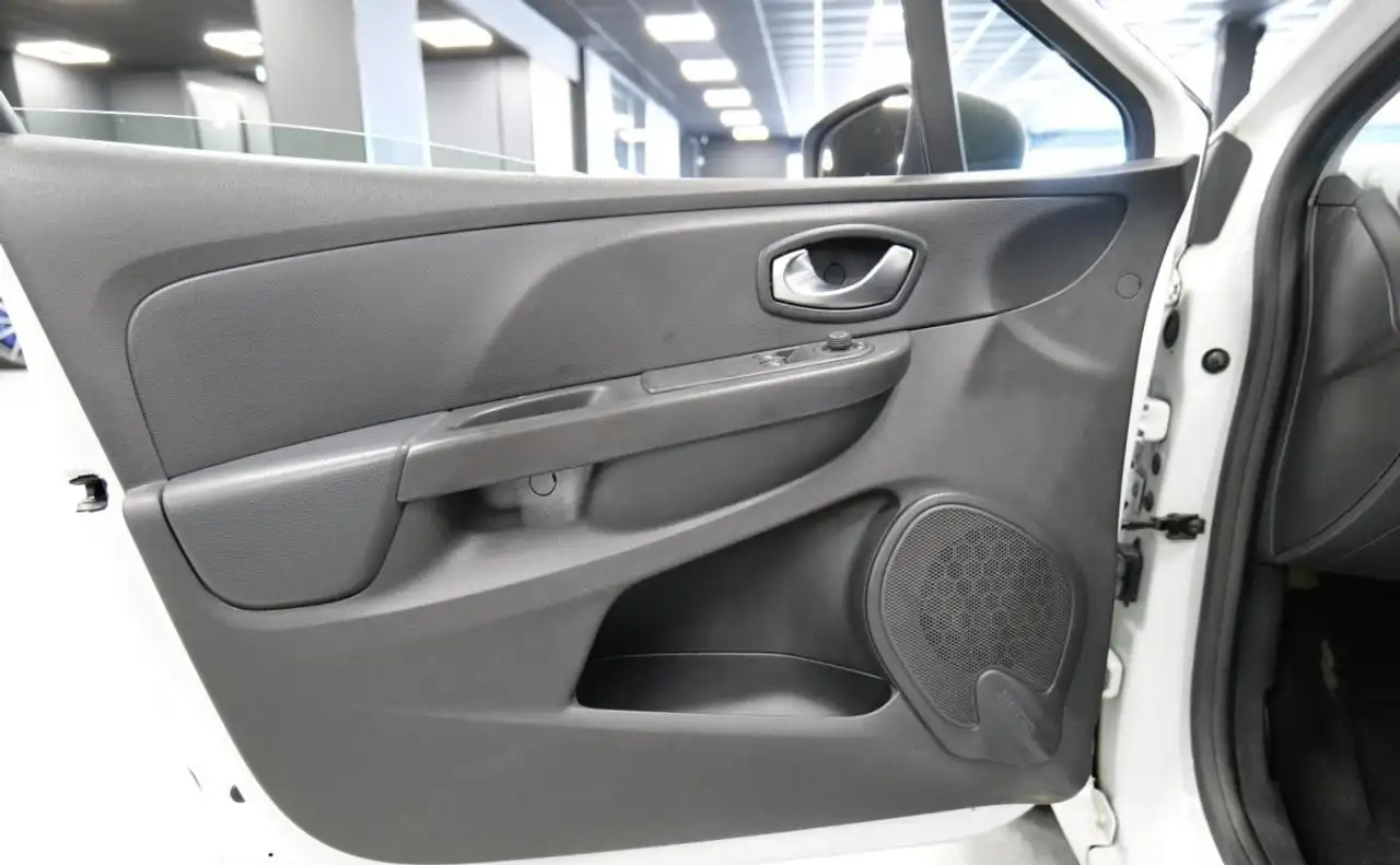 Renault Clio Citadine 5 portes — photo 21