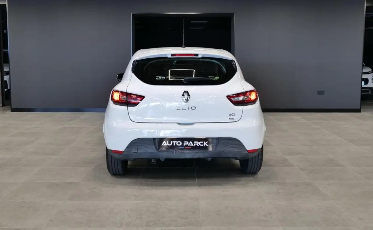 Renault Clio Citadine 5 portes — photo 5