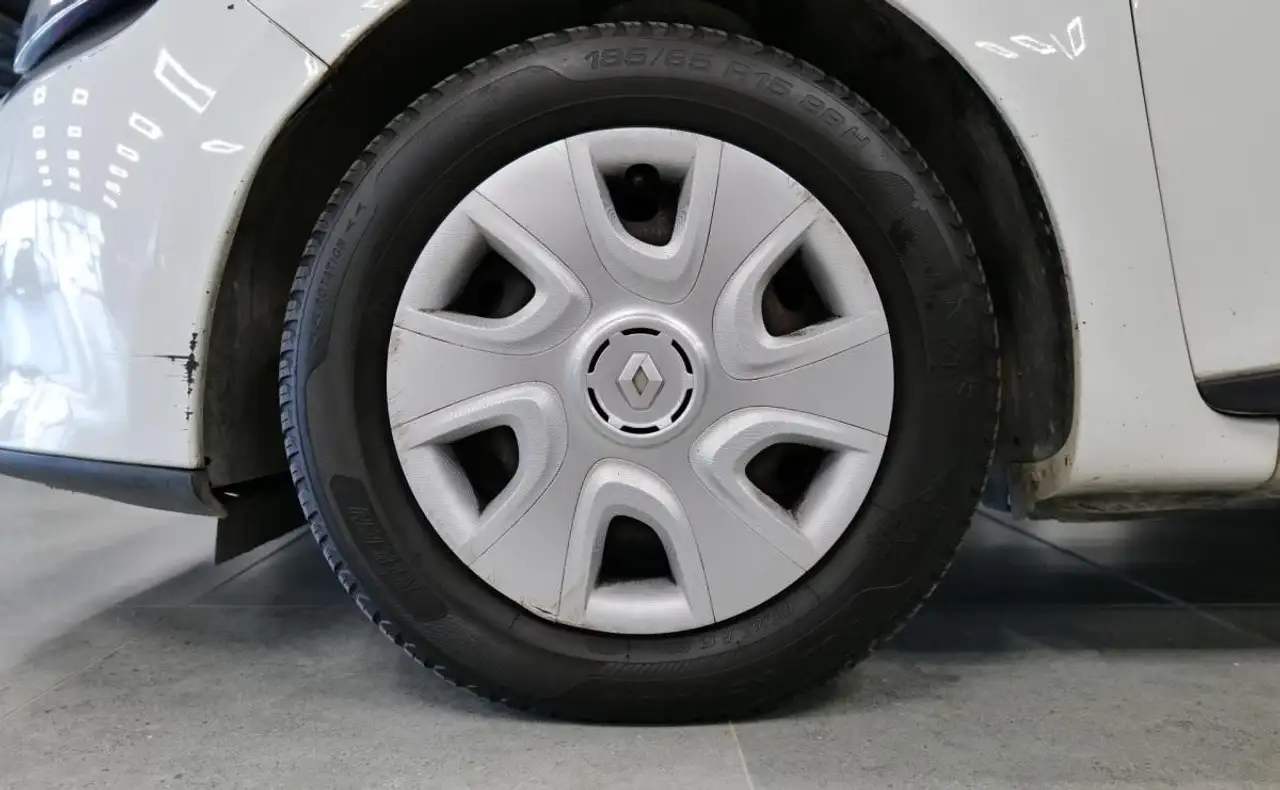 Renault Clio Citadine 5 portes — photo 9