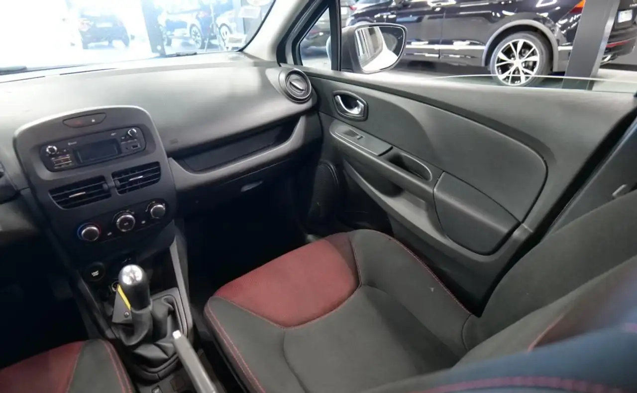 Renault Clio Citadine 5 portes — photo 24