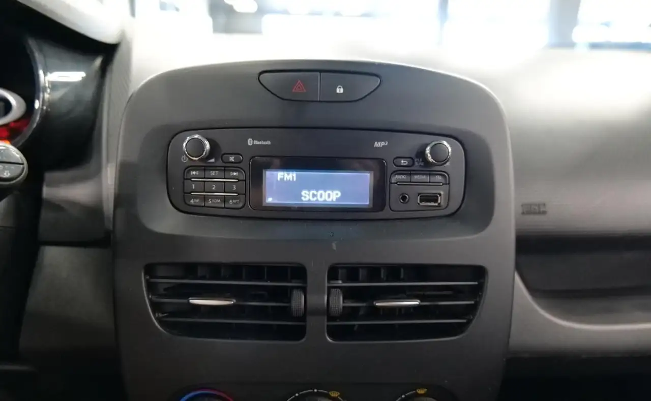 Renault Clio Citadine 5 portes — photo 35