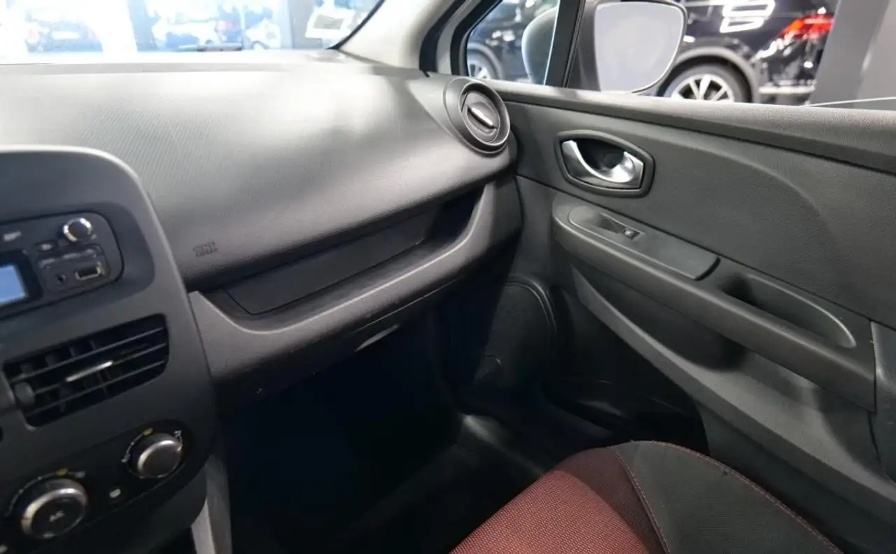 Renault Clio Citadine 5 portes — photo 33