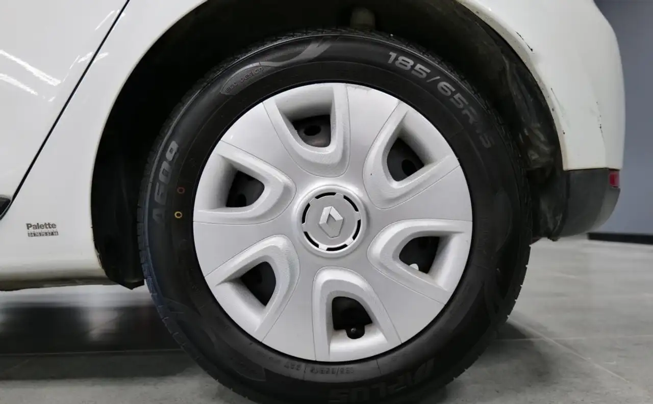 Renault Clio Citadine 5 portes — photo 12