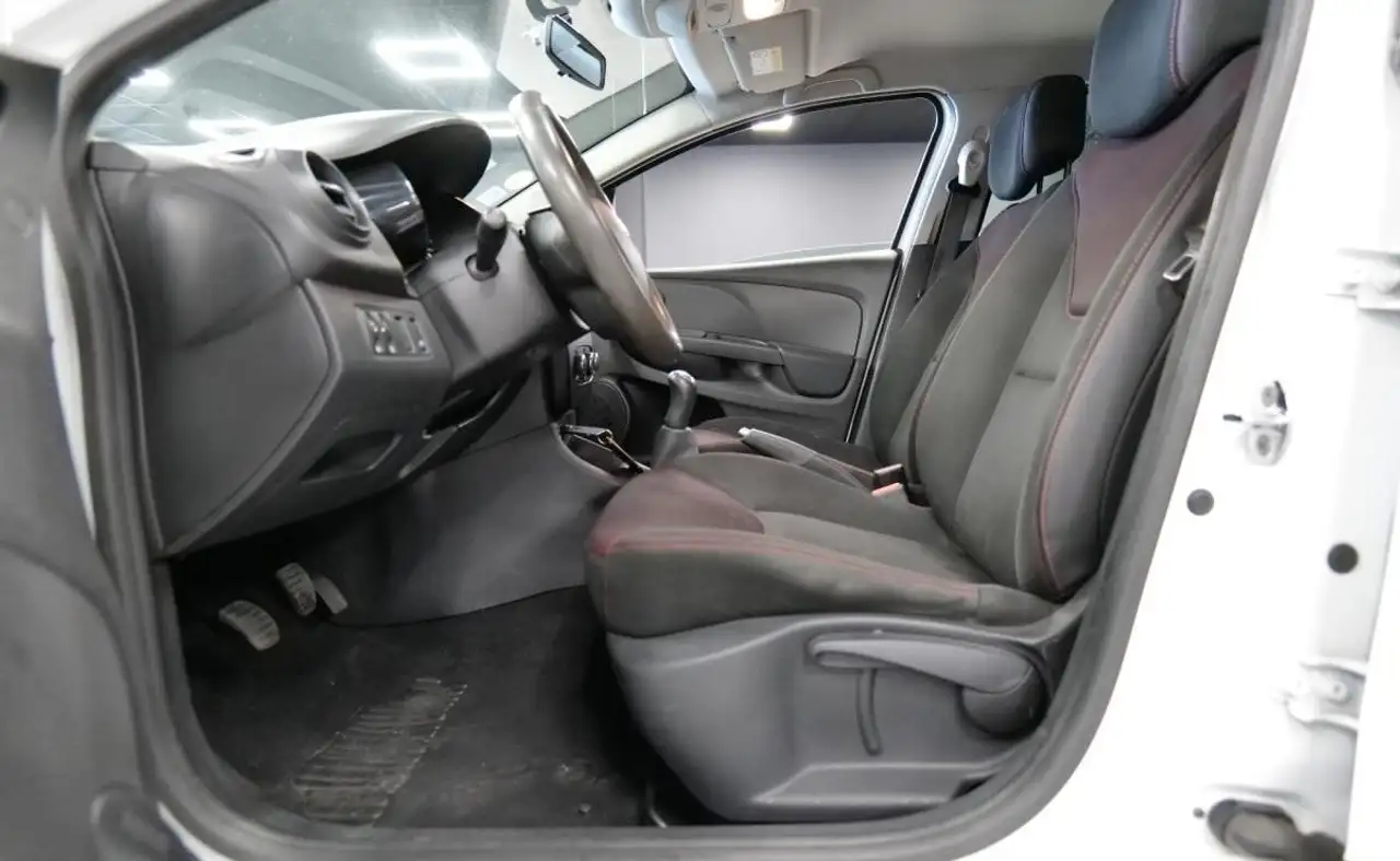 Renault Clio Citadine 5 portes — photo 20