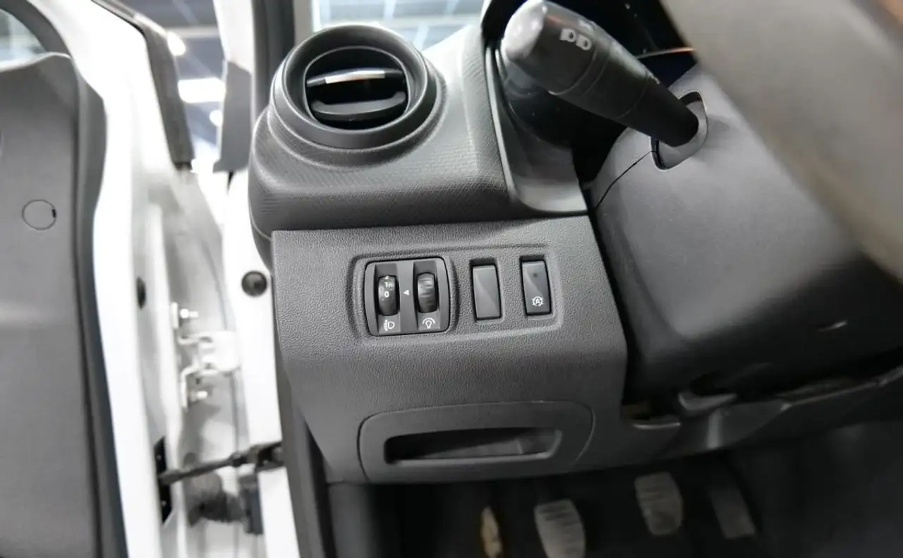 Renault Clio Citadine 5 portes — photo 29