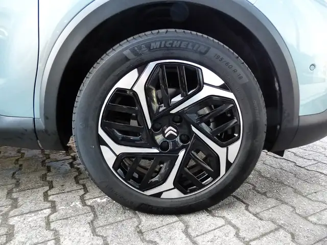 Citroen C4 view 3